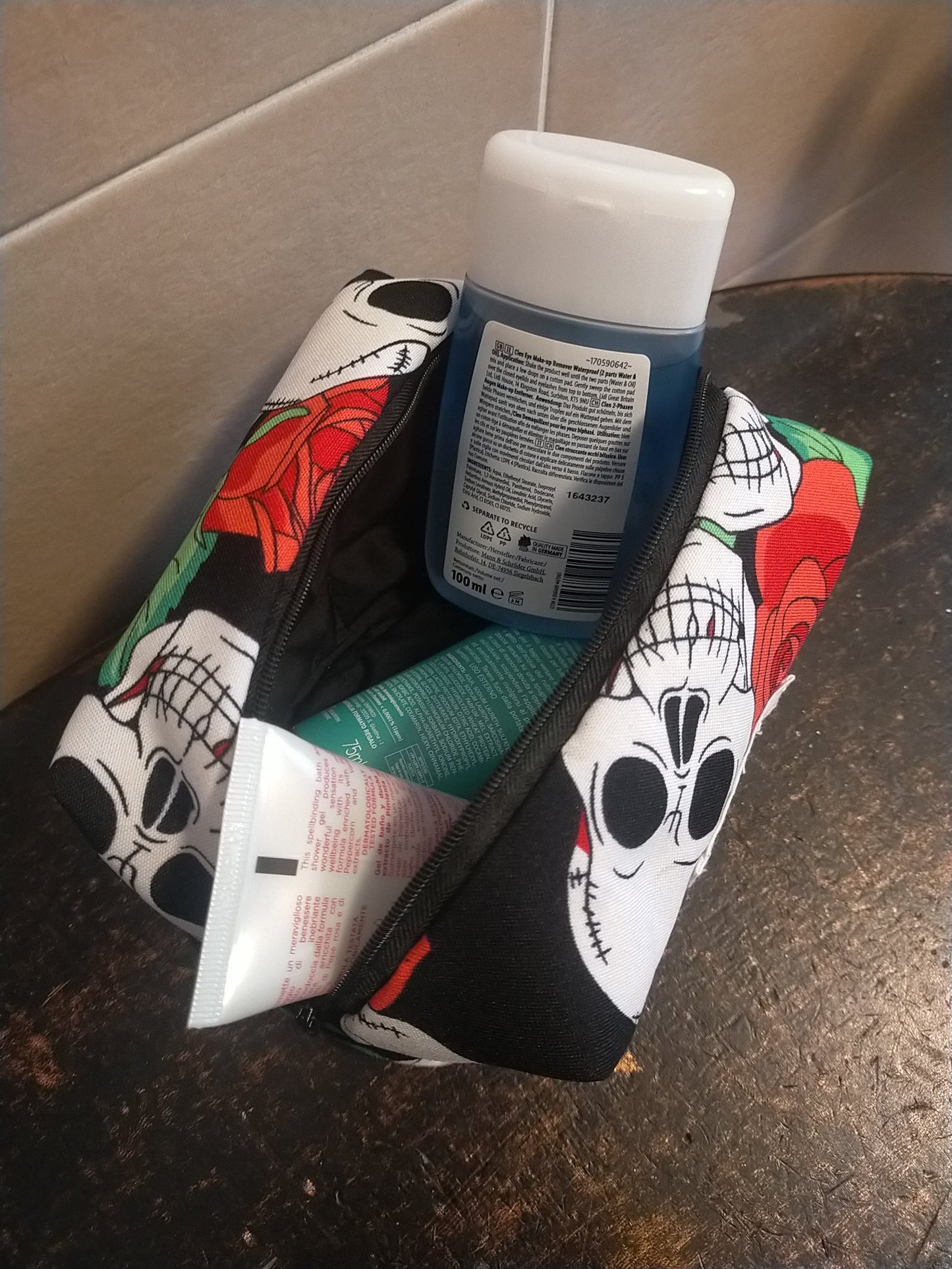 Pochette con rose rosse e teschi - MartyDarkSartoria