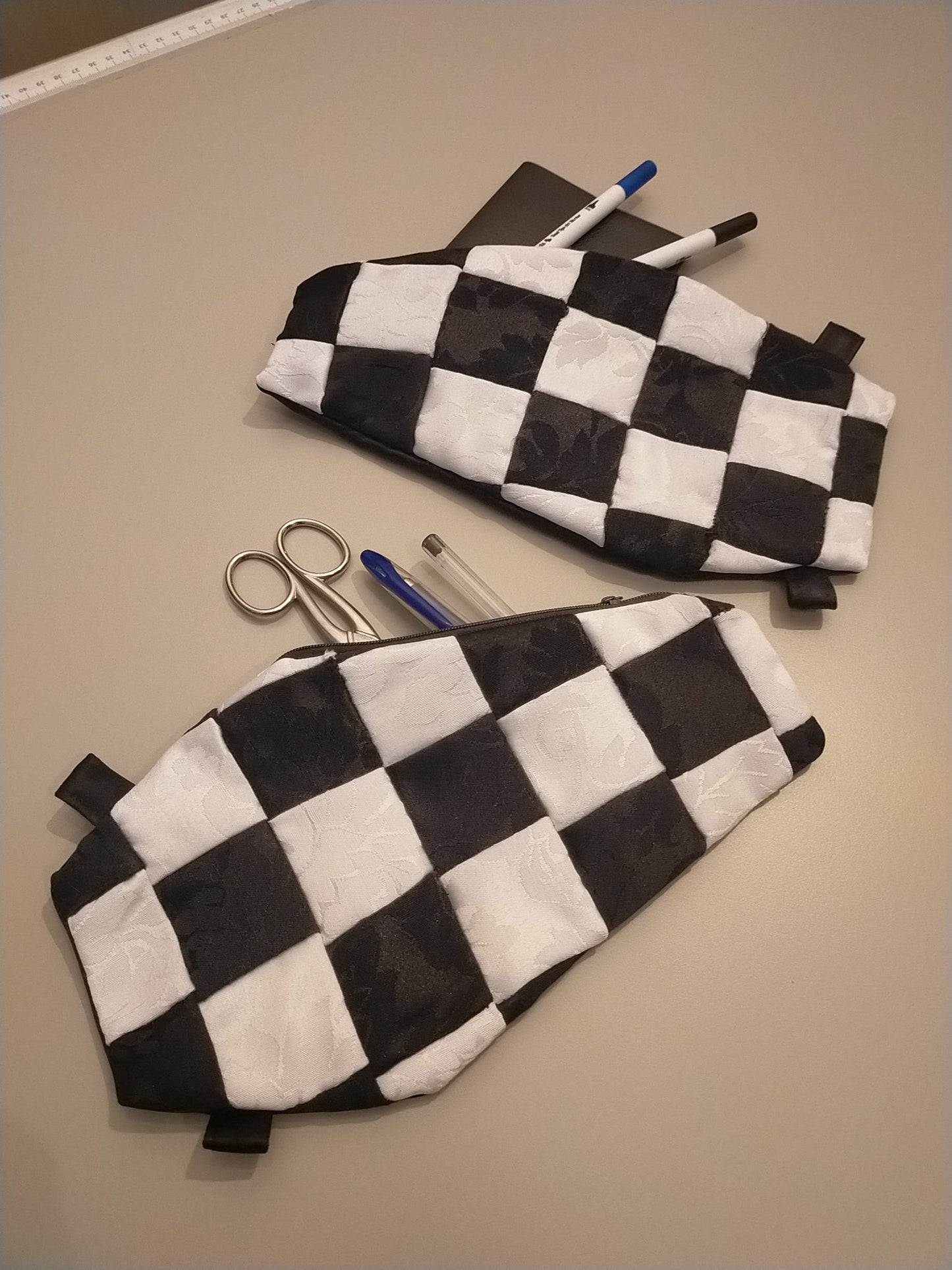 Pochette bara a scacchi bianchi e neri - MartyDarkSartoria