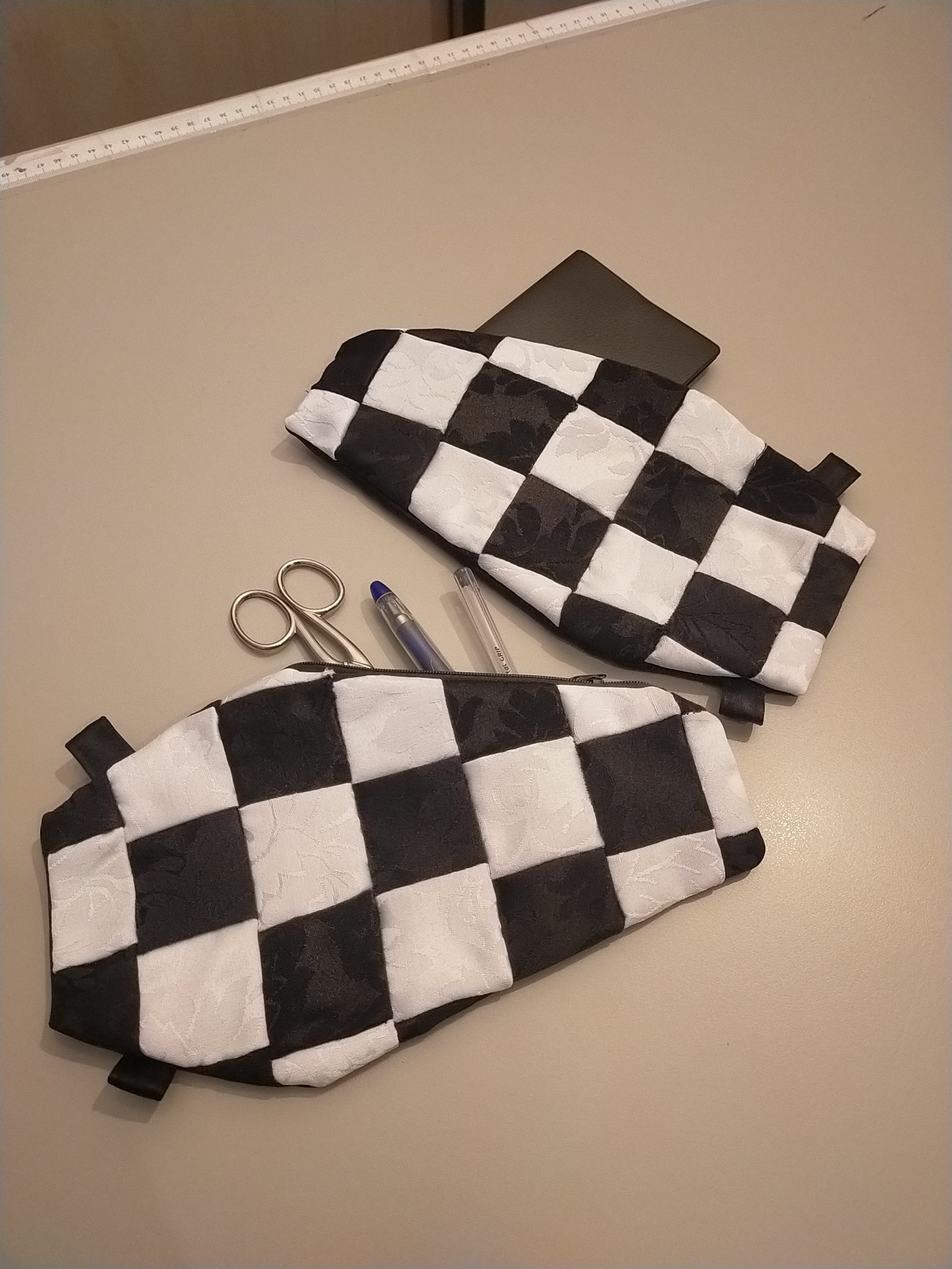 Pochette bara a scacchi bianchi e neri - MartyDarkSartoria