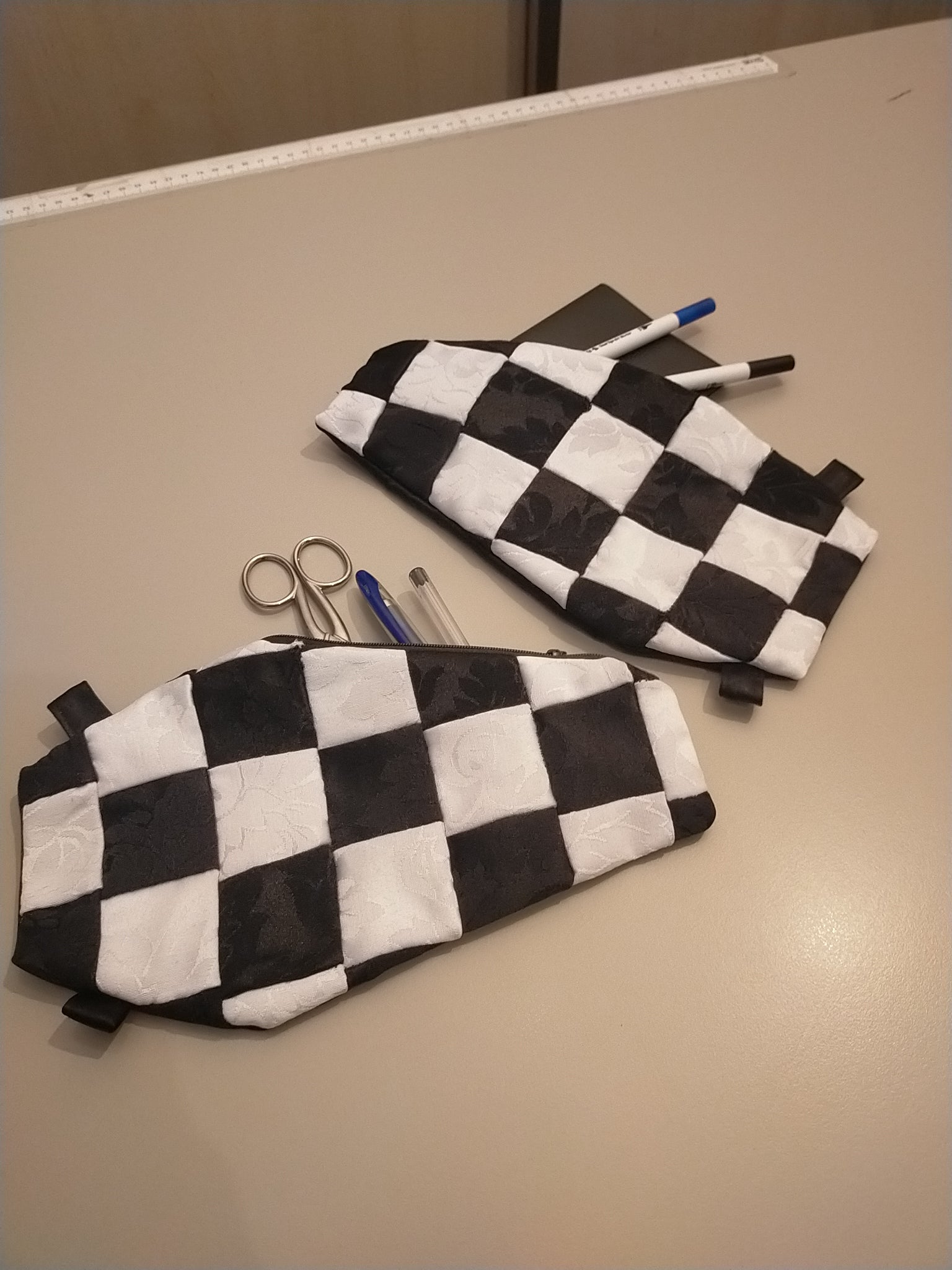 Pochette bara a scacchi bianchi e neri - MartyDarkSartoria