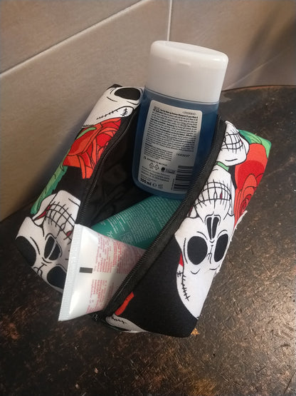 Pochette con rose rosse e teschi - MartyDarkSartoria