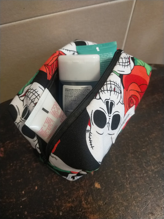 Pochette con rose rosse e teschi - MartyDarkSartoria