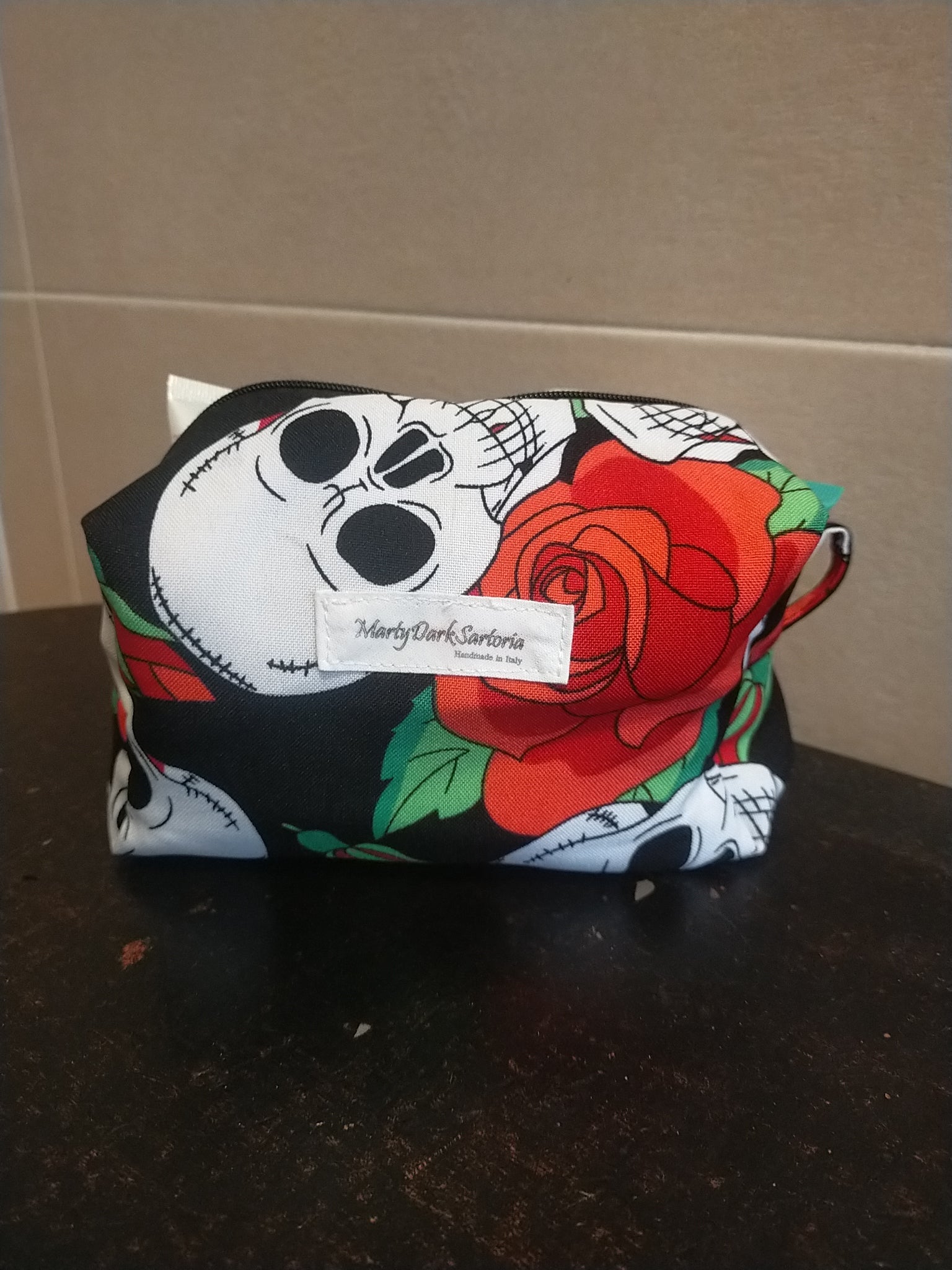 Pochette con rose rosse e teschi - MartyDarkSartoria