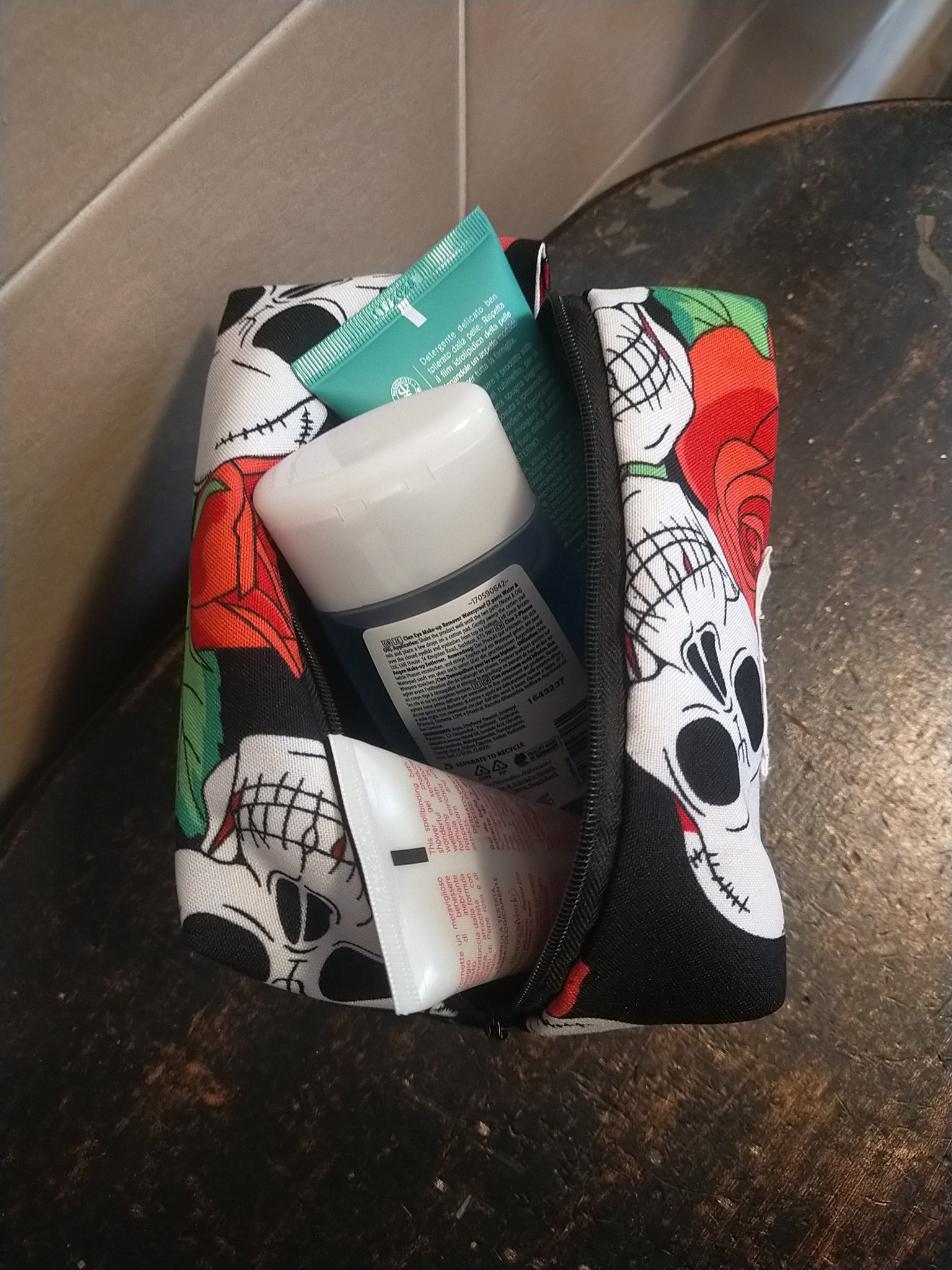 Pochette con rose rosse e teschi - MartyDarkSartoria