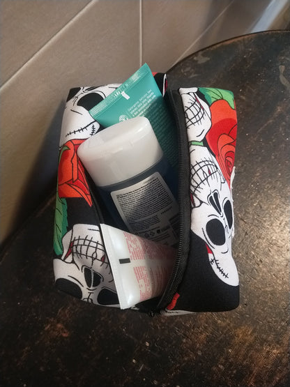 Pochette con rose rosse e teschi - MartyDarkSartoria