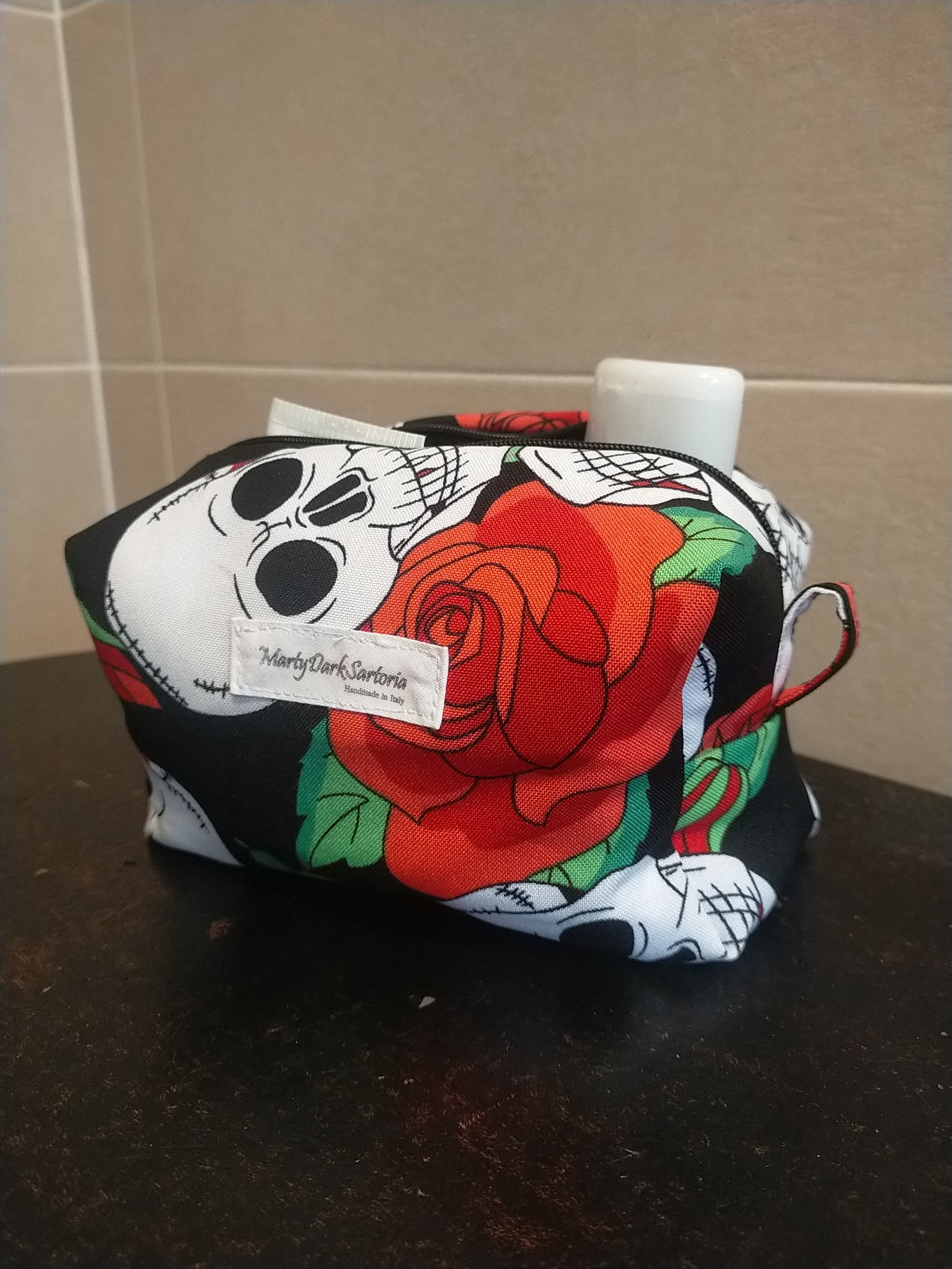 Pochette con rose rosse e teschi - MartyDarkSartoria