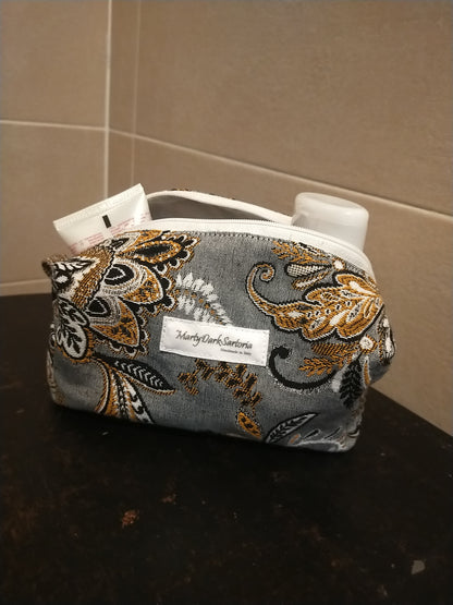 Pochette fantasia sfondo azzurro